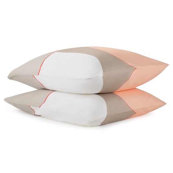 Набор из двух наволочек из сатина  бежевого цвета с авторским принтом из коллекции Freak Fruit, 70х70 см, Tkano