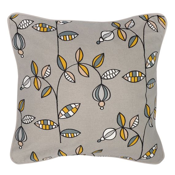 Чехол на подушку с орнаментом Ягоды тайги и вышивкой из коллекции Russian North, 45х45 см, Tkano